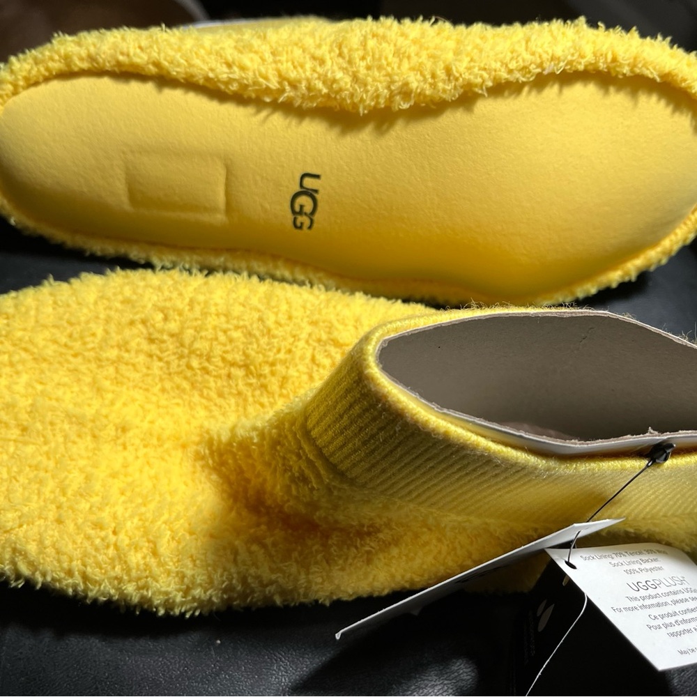 UGG socks W size 6